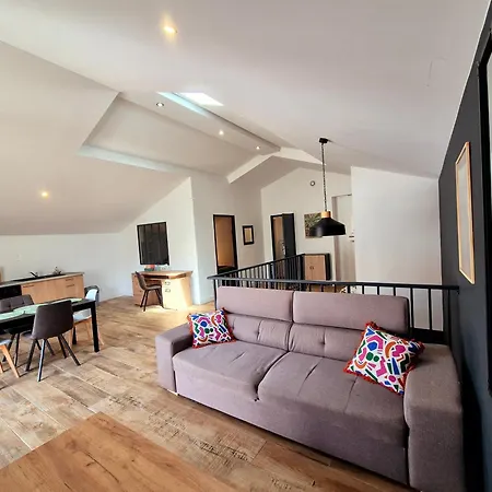 Duplex, Av Charles Trenet 아파트 나르본