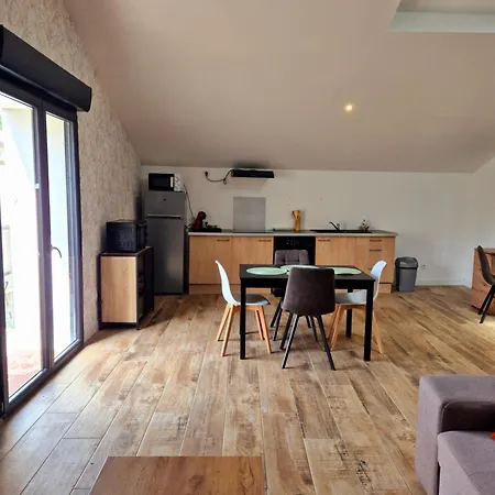 Duplex, Av Charles Trenet 아파트